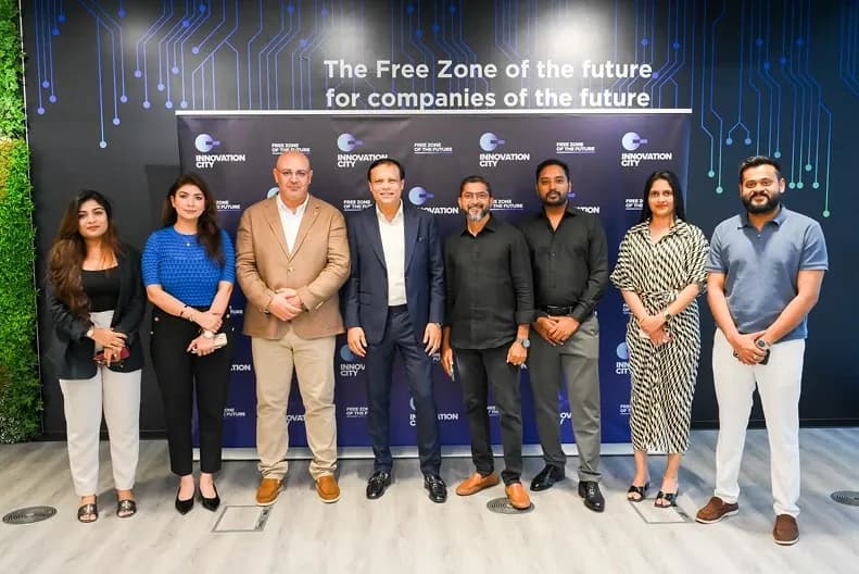 Innovation City team and guests in front of the “Free Zone of the future” backdrop